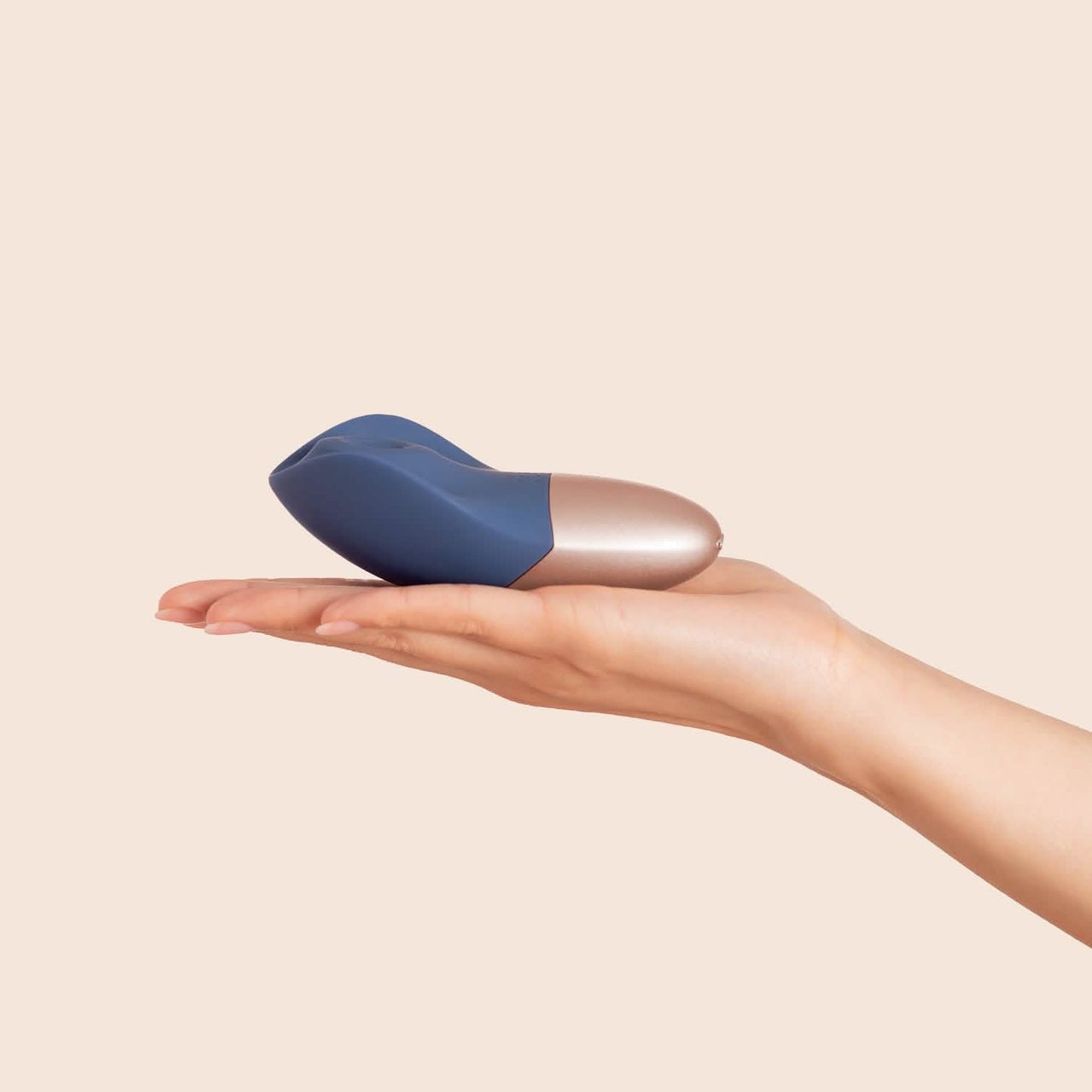Pulsating External Stimulator | The Arouser | Deia plusOne Pulsating External Stimulator | The Arouser | Deia plusOne